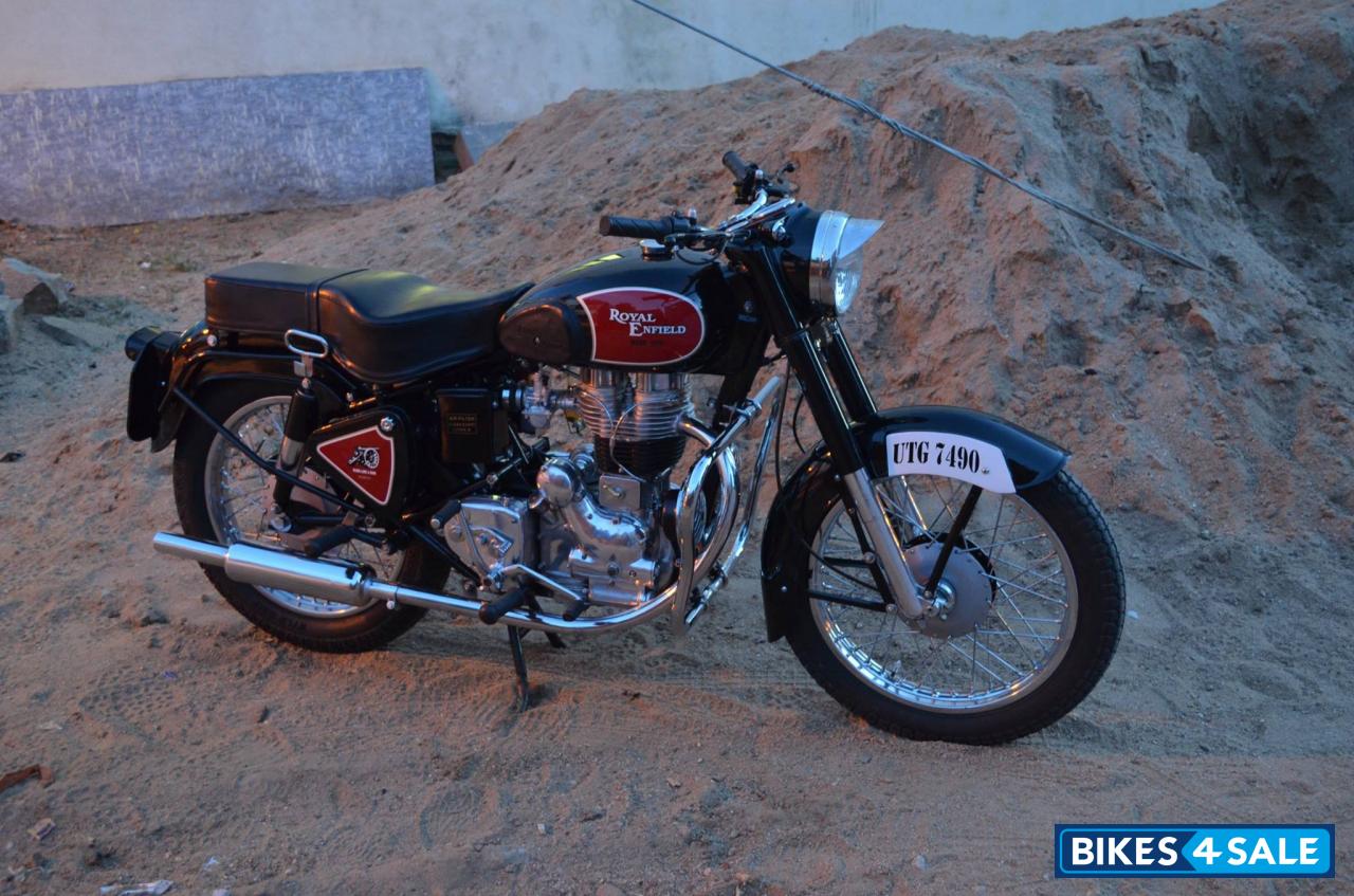 Black Royal Enfield Bullet Standard 350