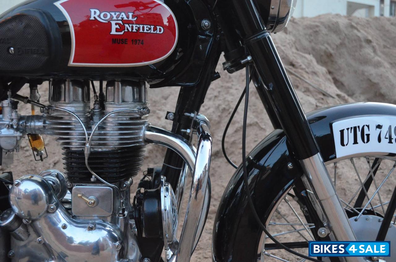 Black Royal Enfield Bullet Standard 350