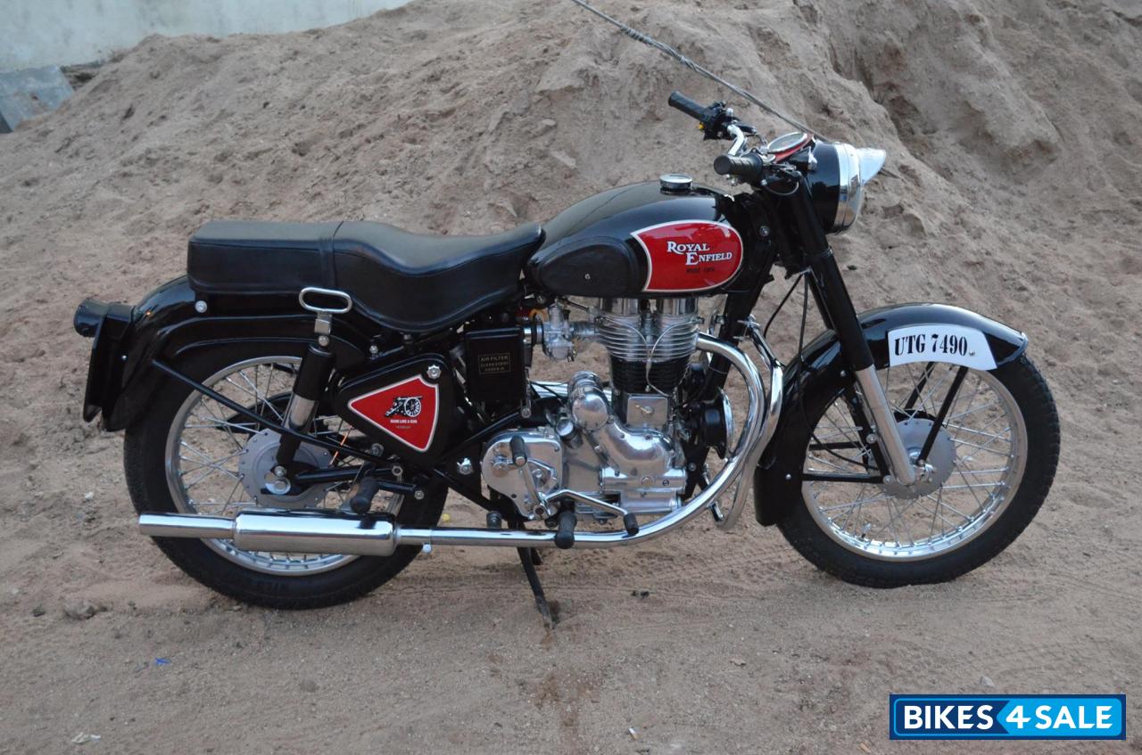 Black Royal Enfield Bullet Standard 350