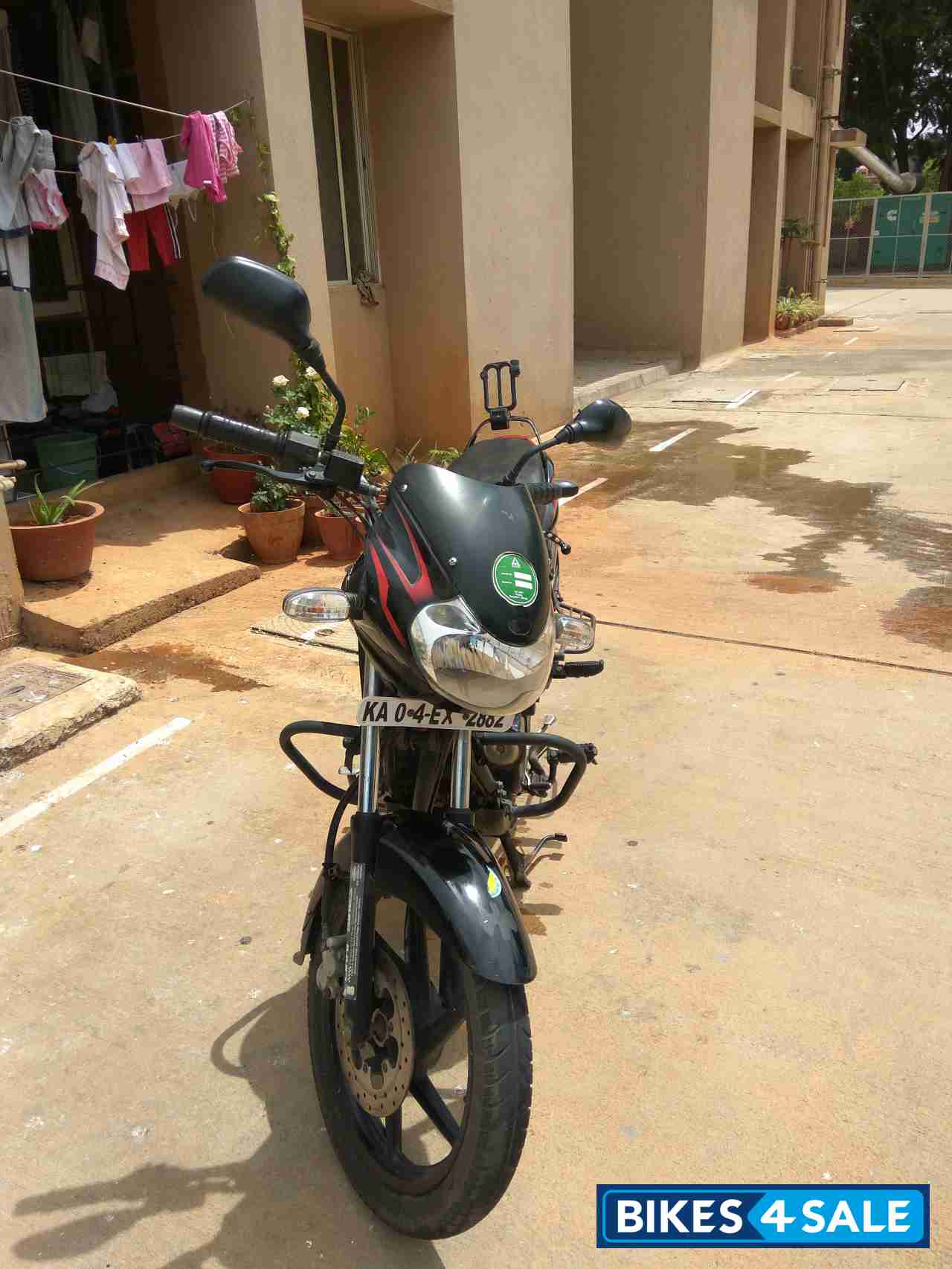 Black Bajaj Discover DTSi 135