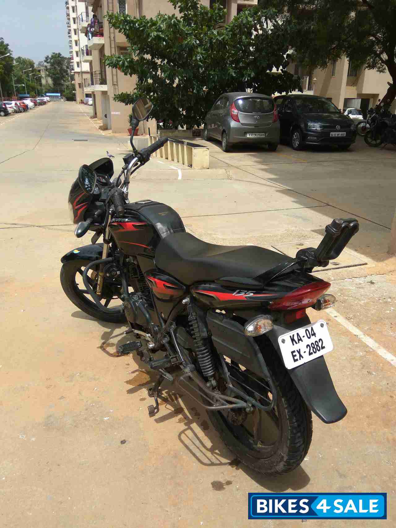 Black Bajaj Discover DTSi 135
