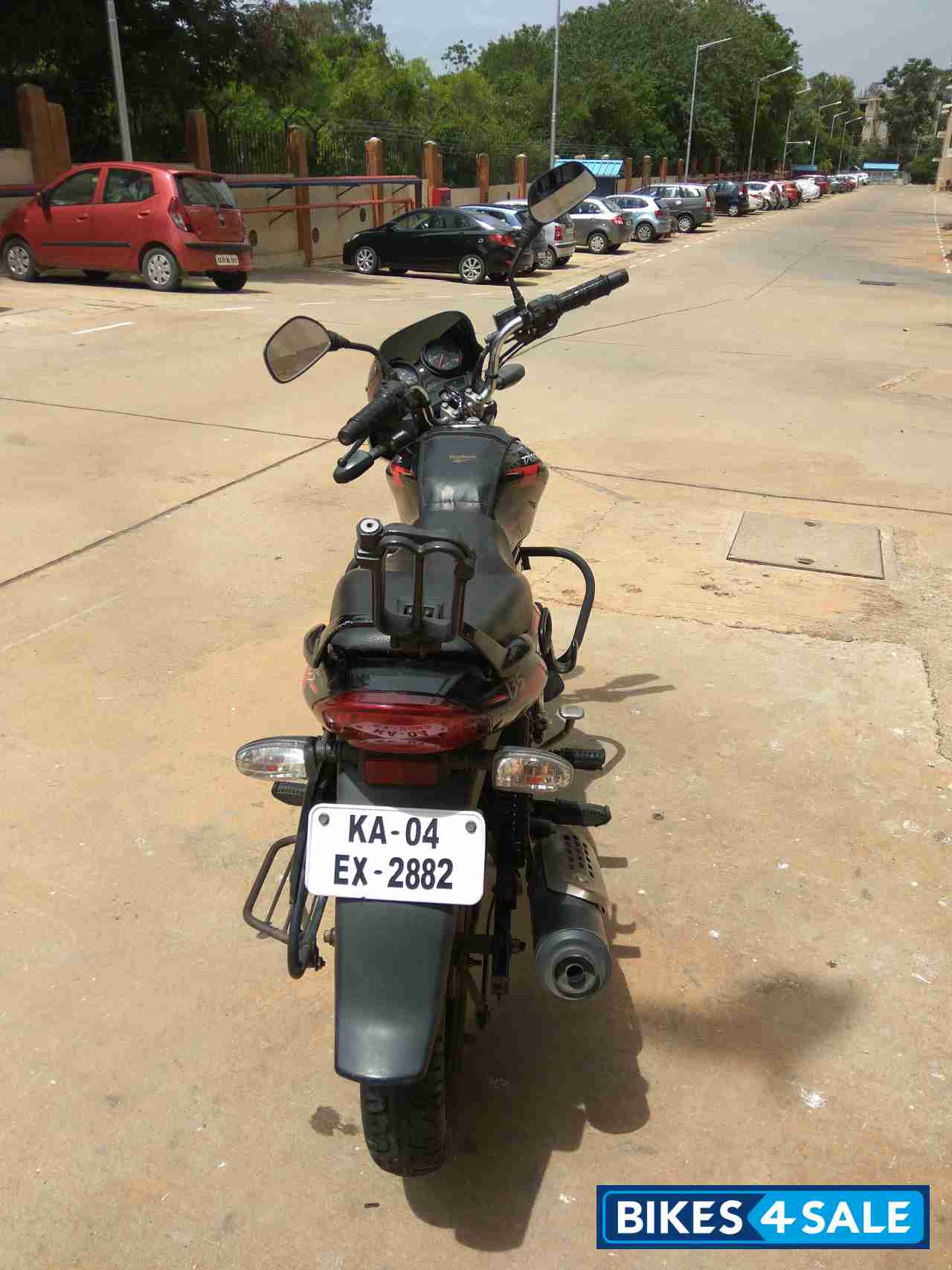 Black Bajaj Discover DTSi 135