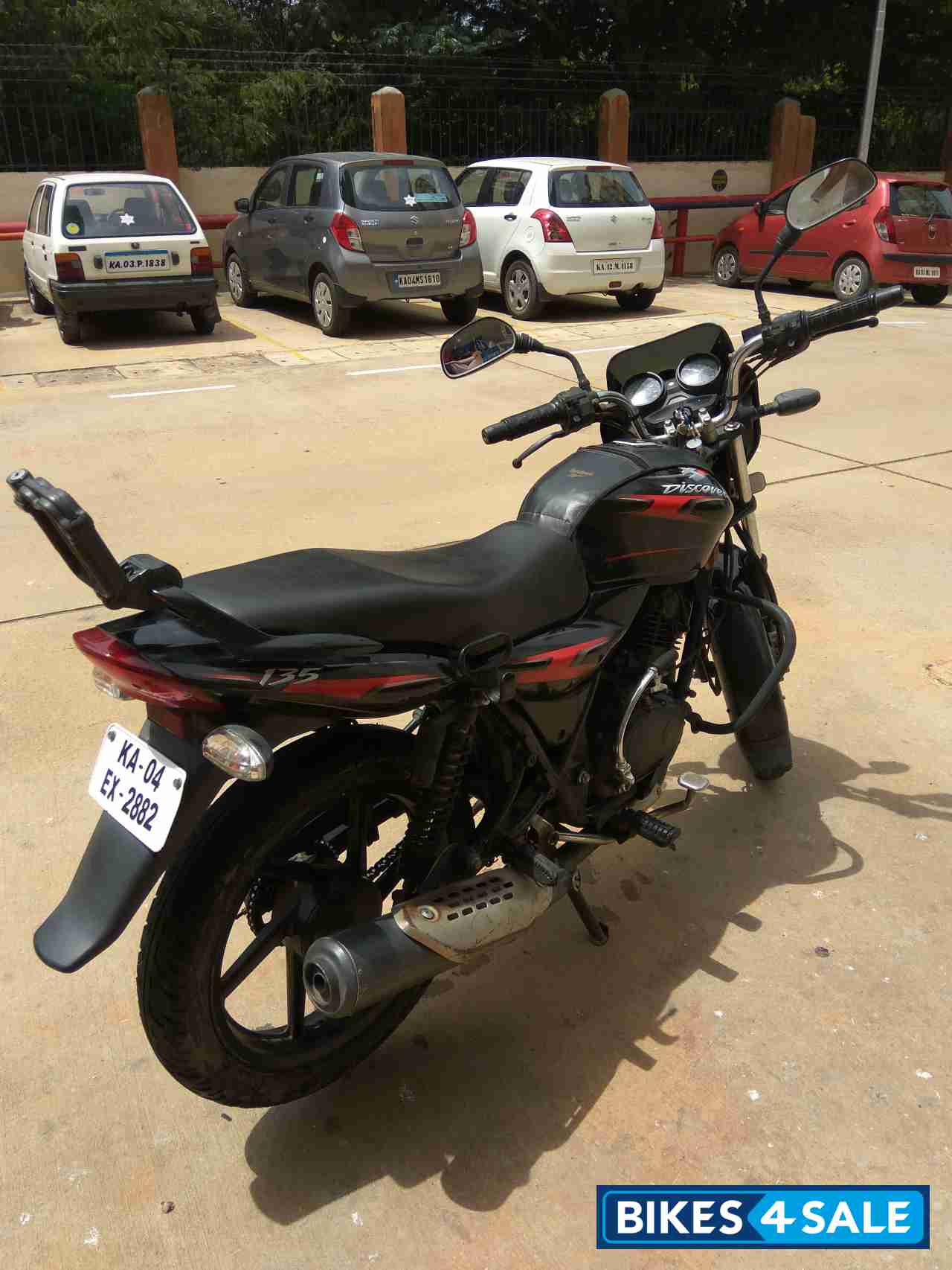 Black Bajaj Discover DTSi 135