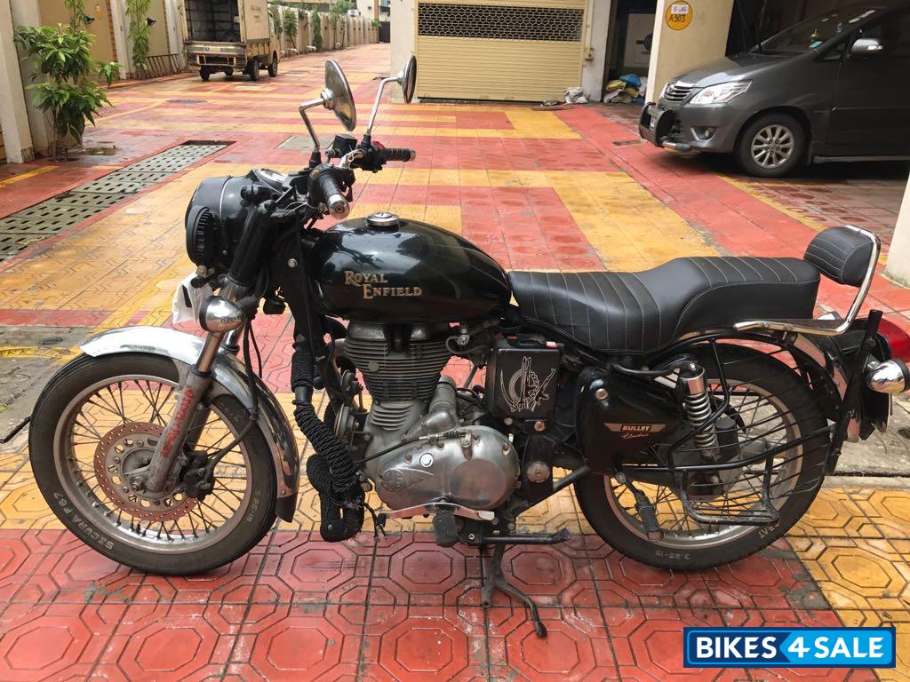 Black Royal Enfield Bullet Electra Twinspark