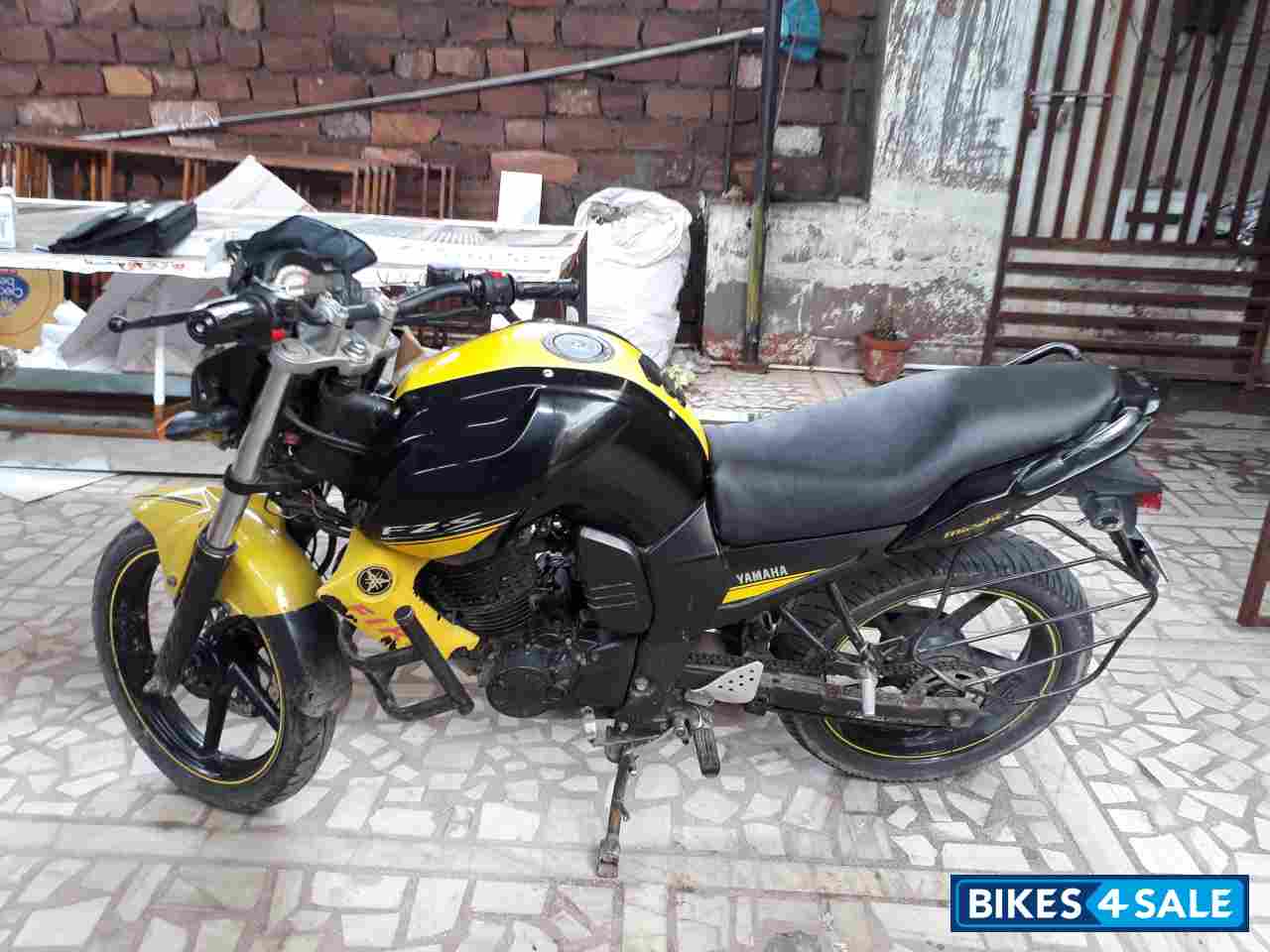 Black & Yellow Yamaha FZ-S