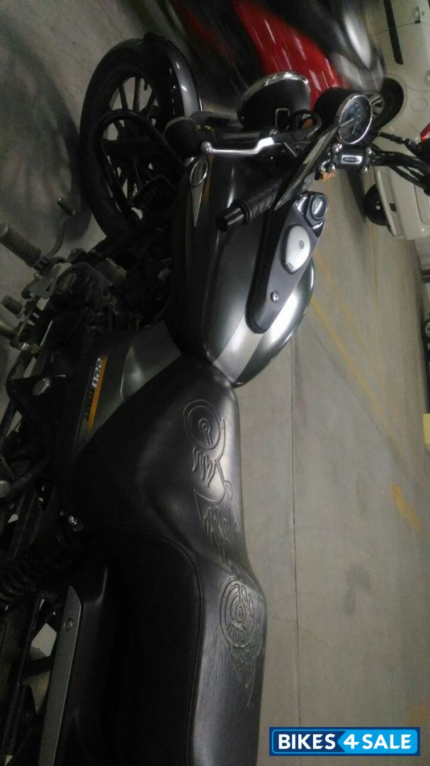 Green Bajaj Avenger Street 220