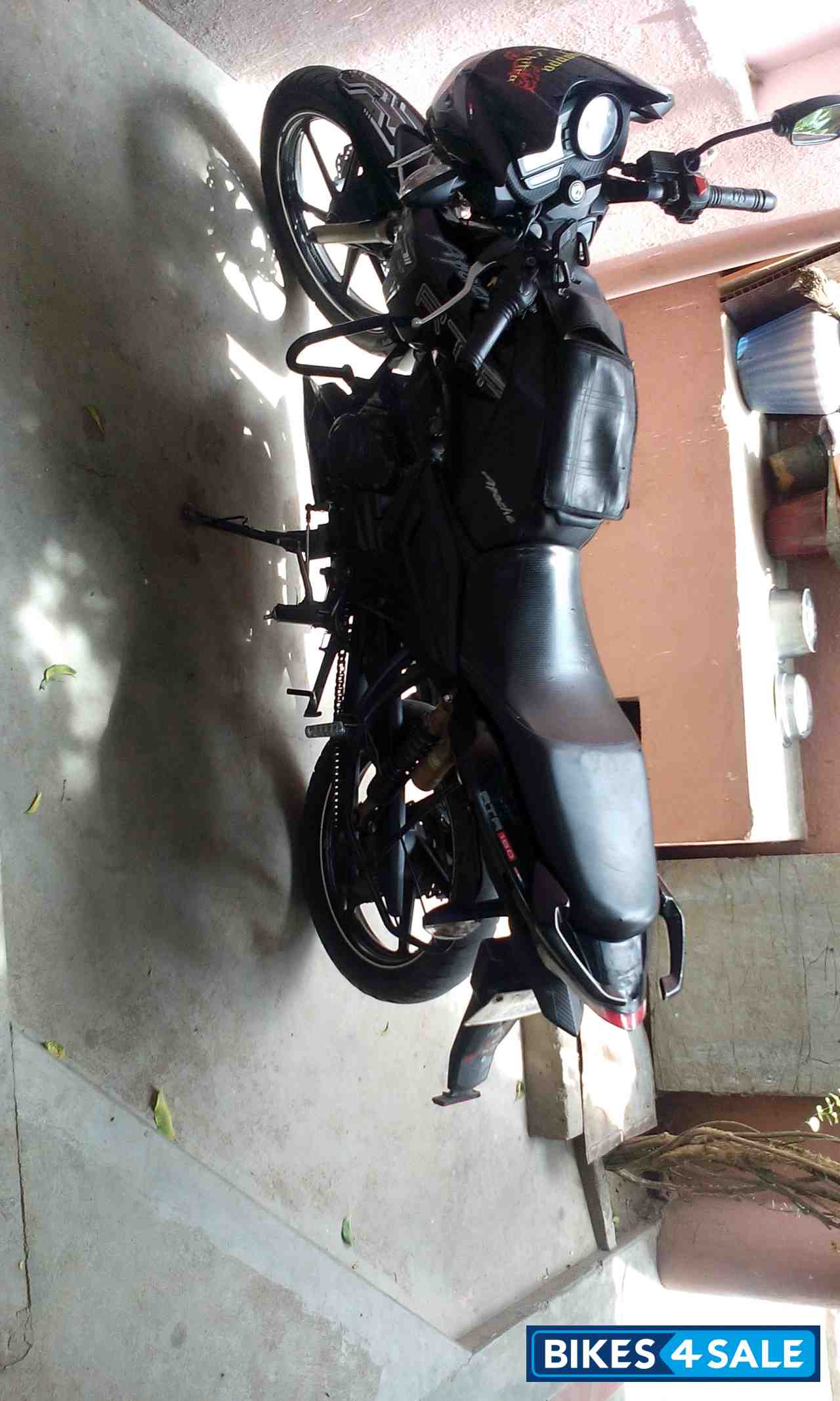 Black TVS Apache RTR 180