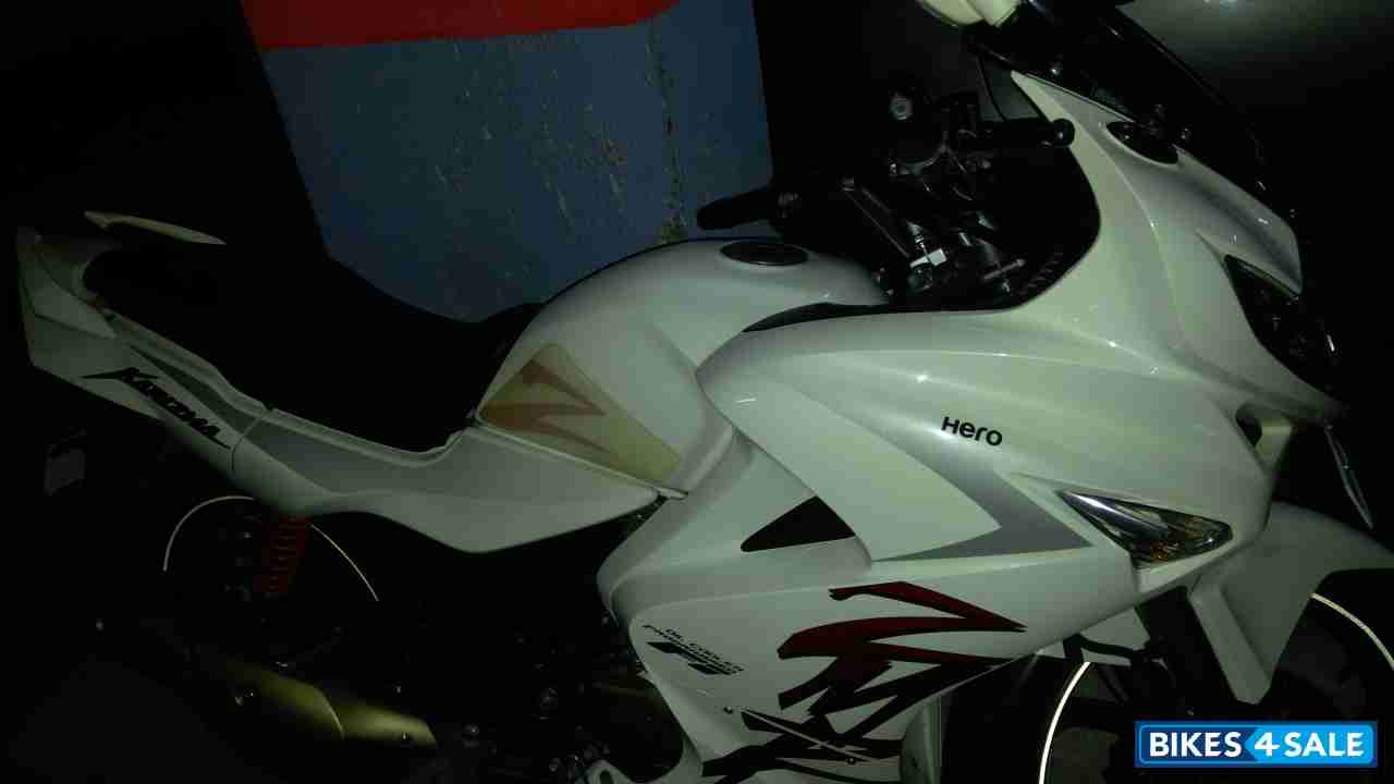 White Hero Karizma ZMR