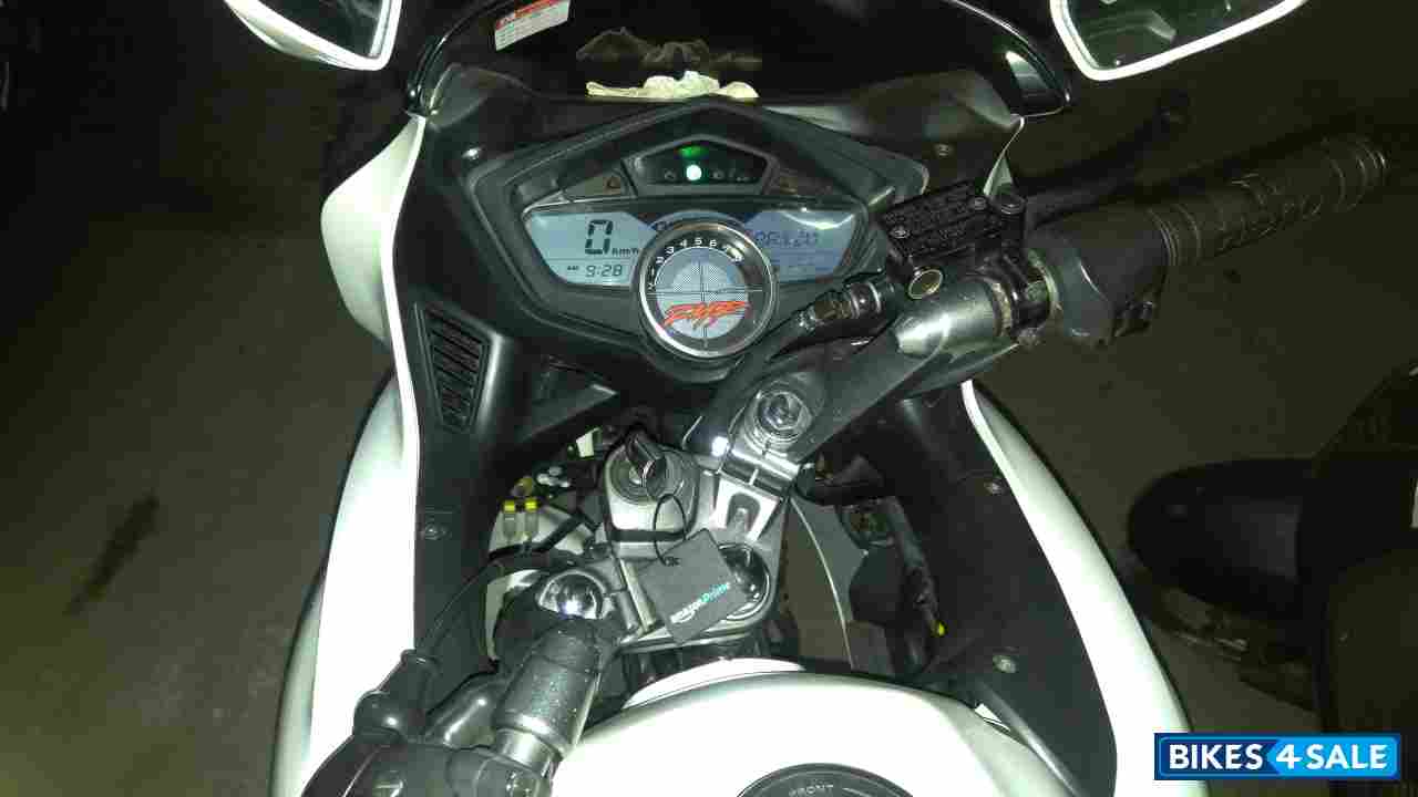 White Hero Karizma ZMR