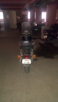 Black Bajaj Avenger 220 DTS-i