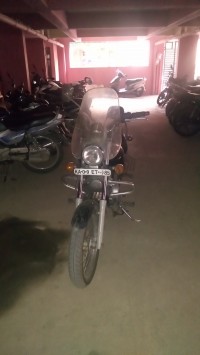 Black Bajaj Avenger 220 DTS-i