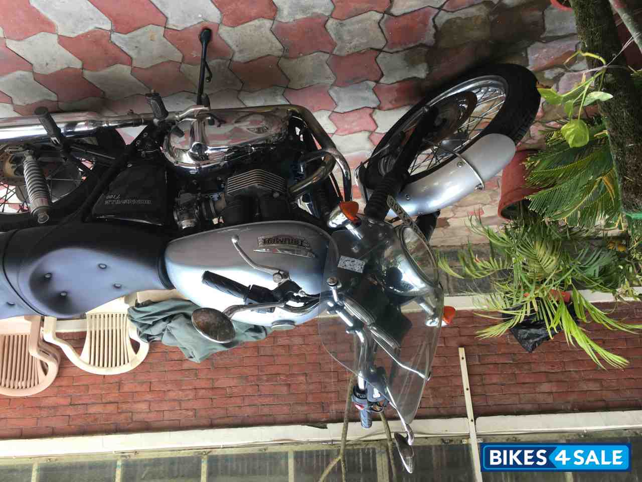 Silver Triumph Bonneville T100