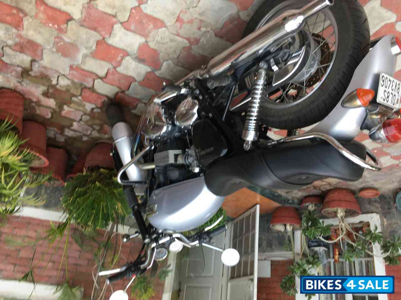 Silver Triumph Bonneville T100