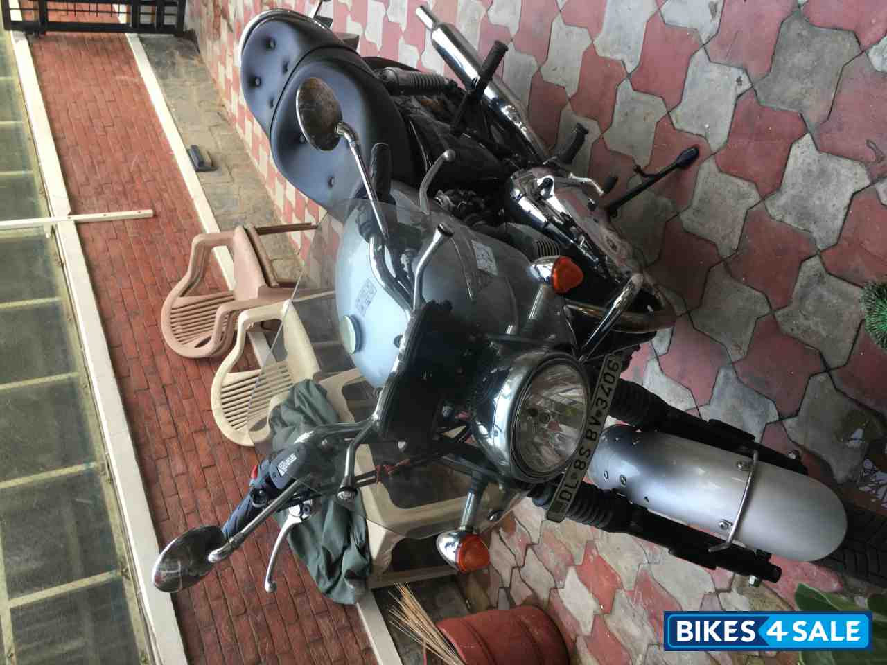 Silver Triumph Bonneville T100