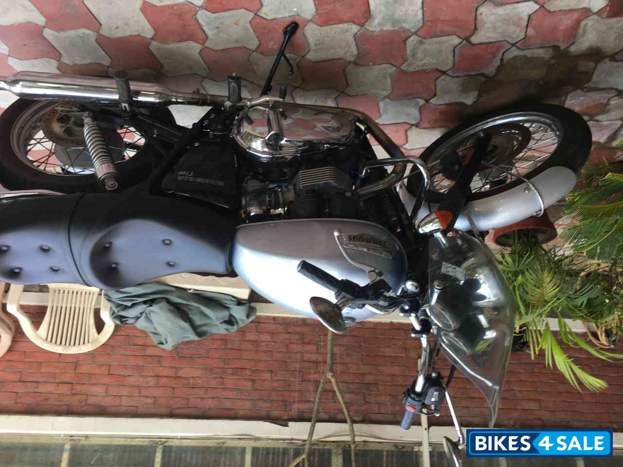 Silver Triumph Bonneville T100