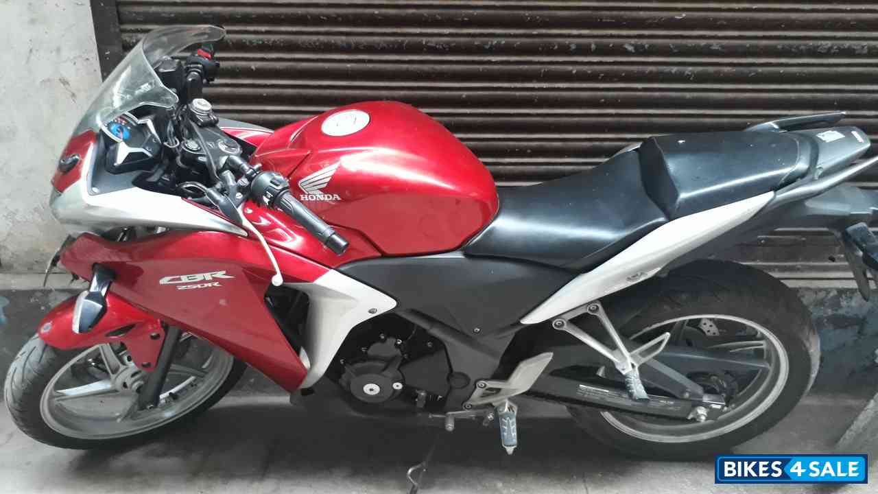 Red Honda CBR 250R