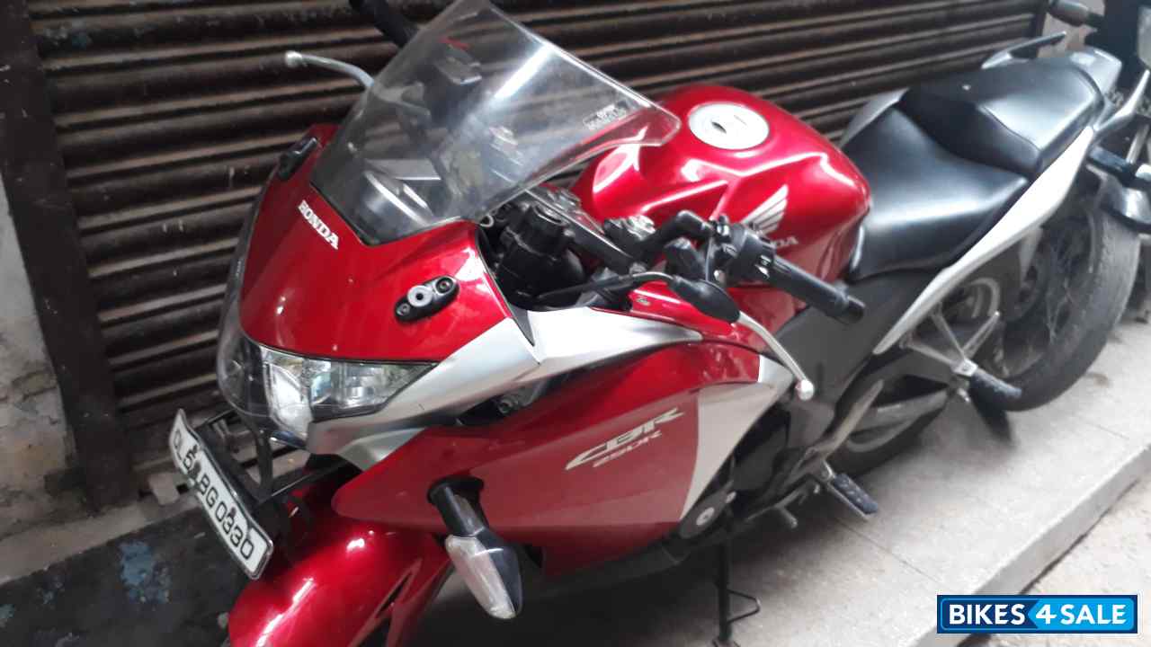 Red Honda CBR 250R