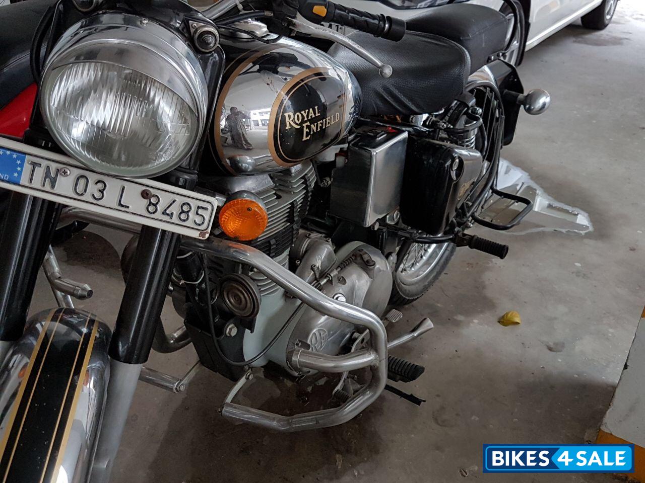 Classic Black Royal Enfield Classic Chrome