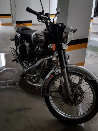 Classic Black Royal Enfield Classic Chrome