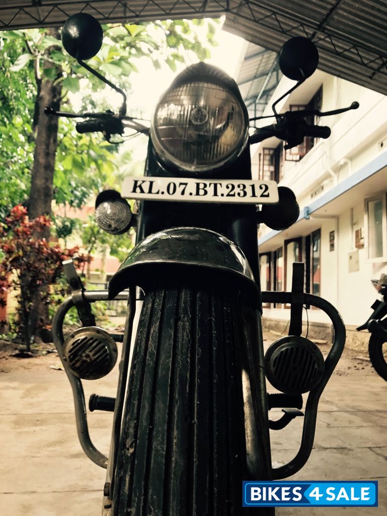 Black Royal Enfield Bullet Standard 350