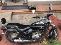 Black Bajaj Avenger 220 DTS-i
