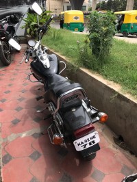 Black Bajaj Avenger 220 DTS-i