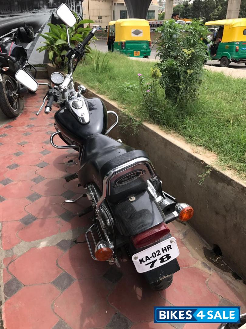 Black Bajaj Avenger 220 DTS-i