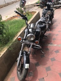 Black Bajaj Avenger 220 DTS-i