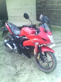 Red Suzuki Gixxer SF