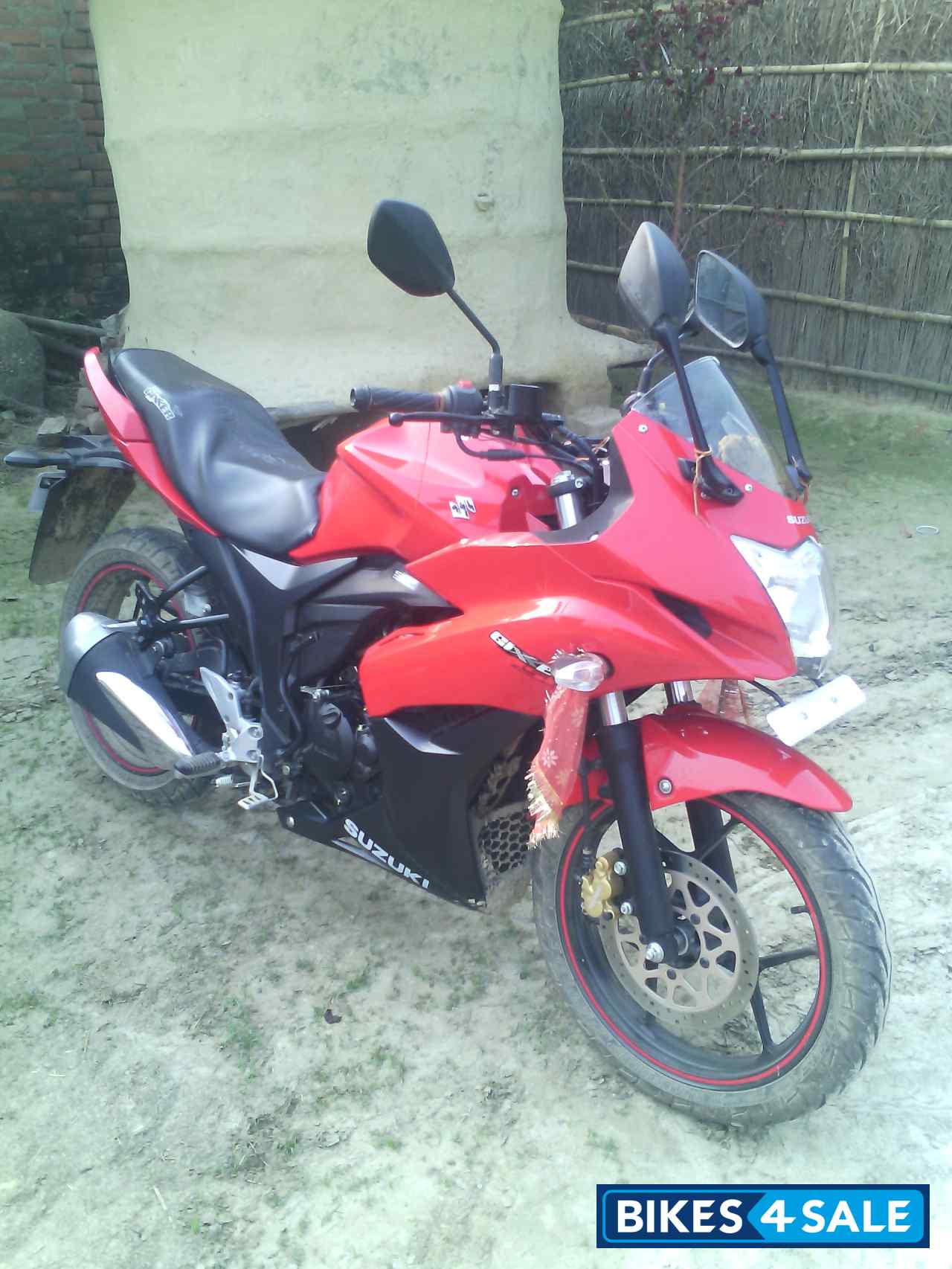 Red Suzuki Gixxer SF