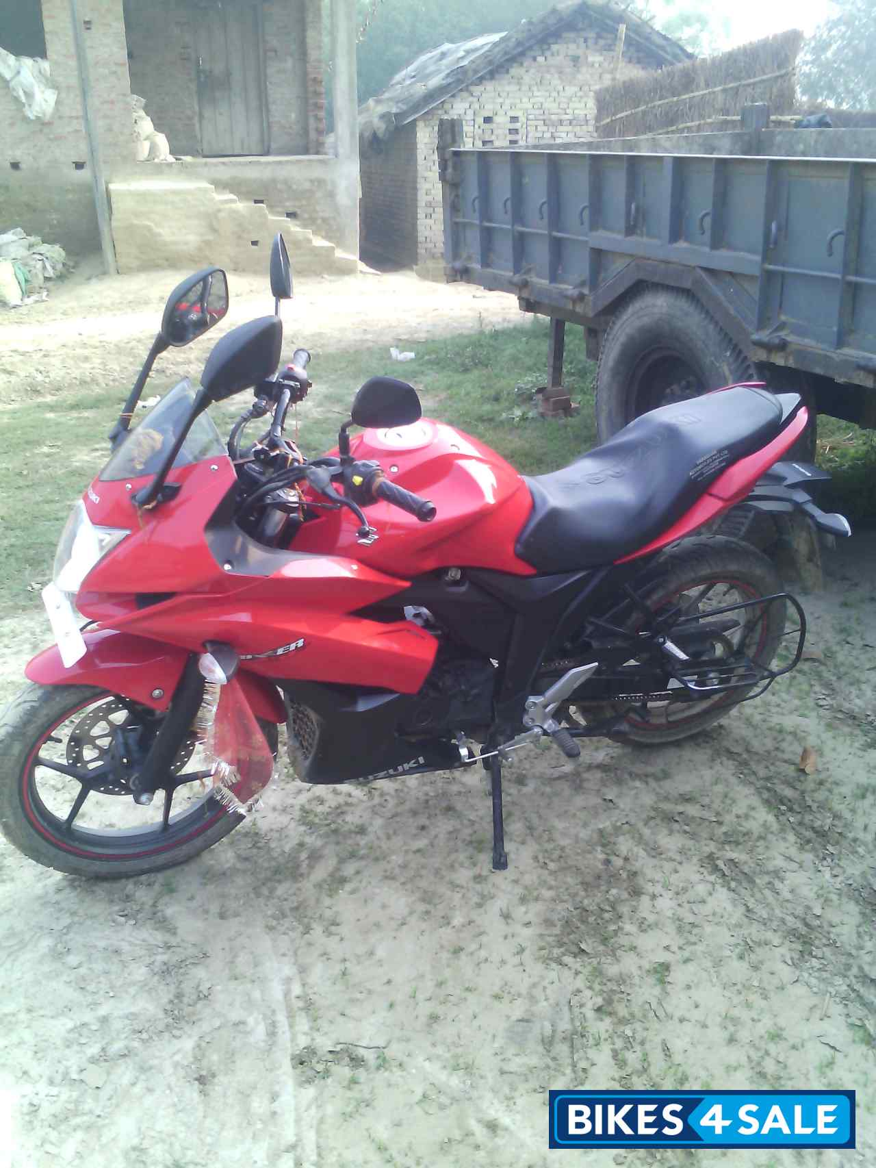 Red Suzuki Gixxer SF