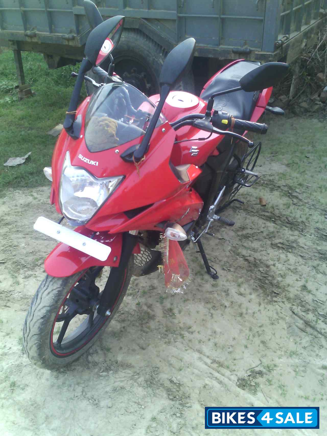 Red Suzuki Gixxer SF