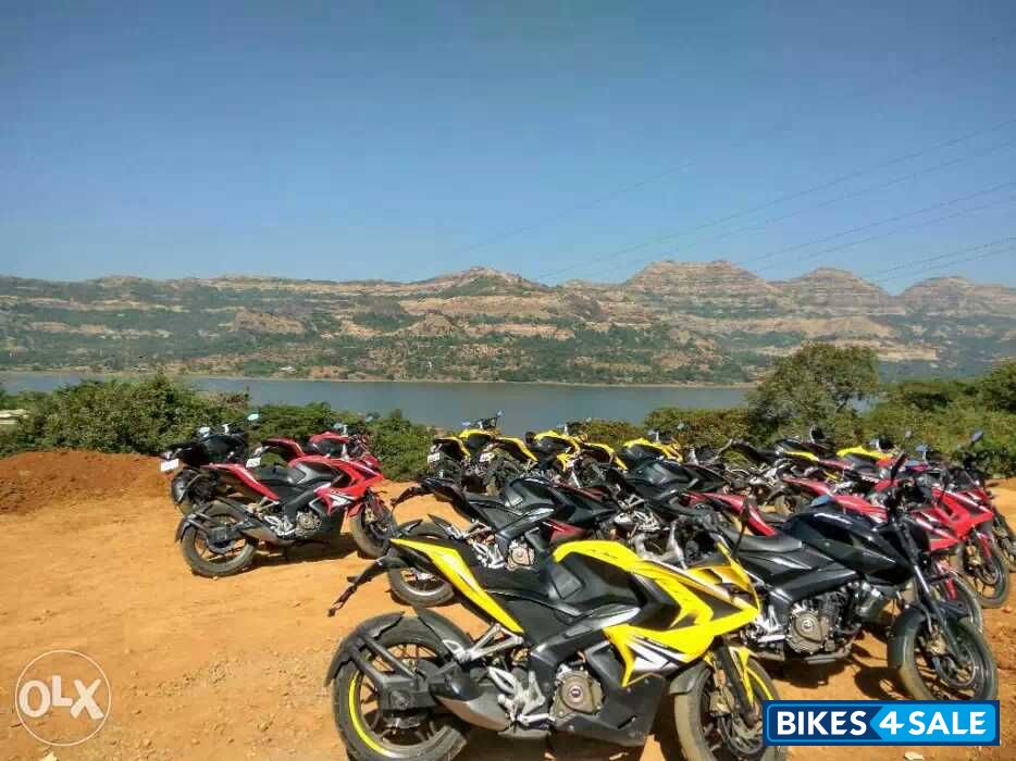 Yellow Bajaj Pulsar RS 200