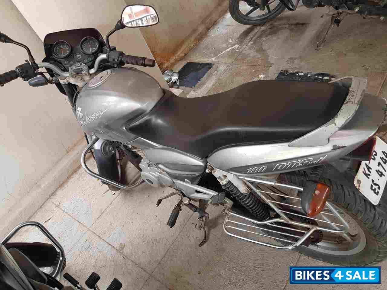 Silver Bajaj Pulsar 180 DTSi