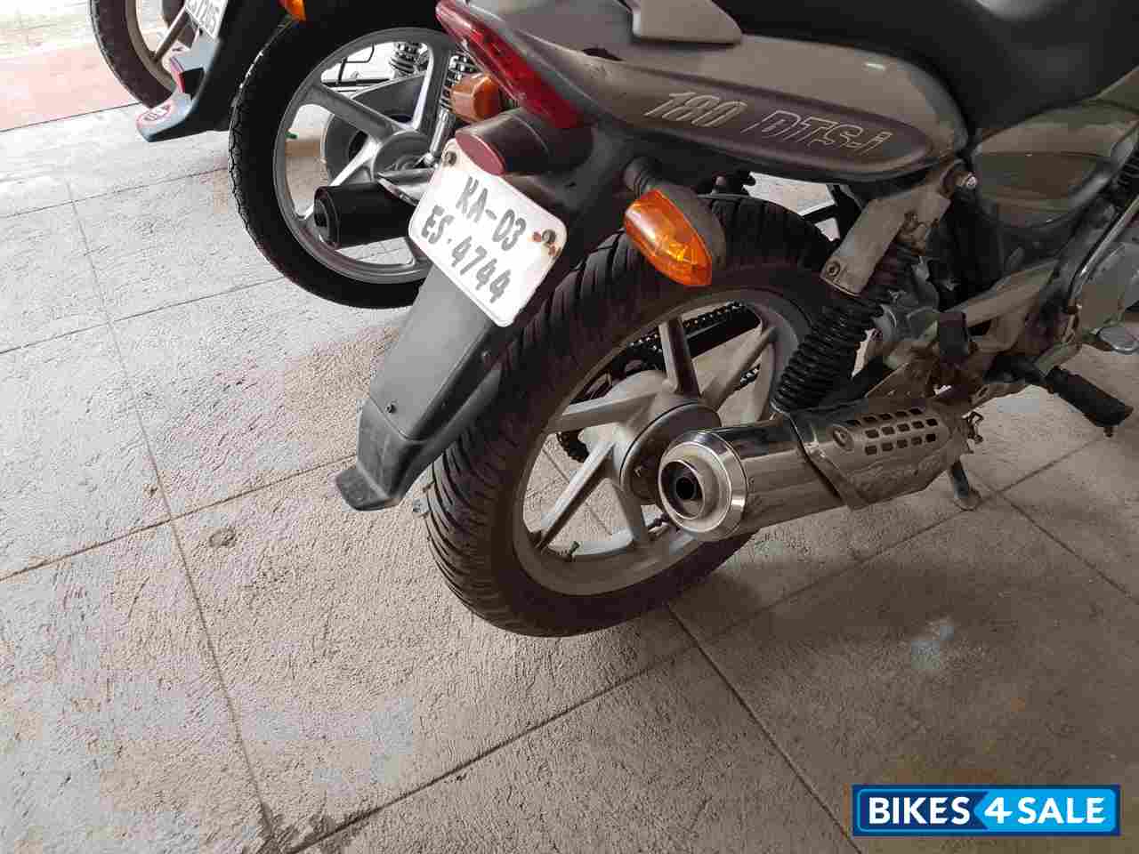 Silver Bajaj Pulsar 180 DTSi