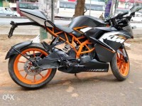 Black KTM RC 200
