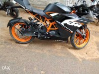 Black KTM RC 200