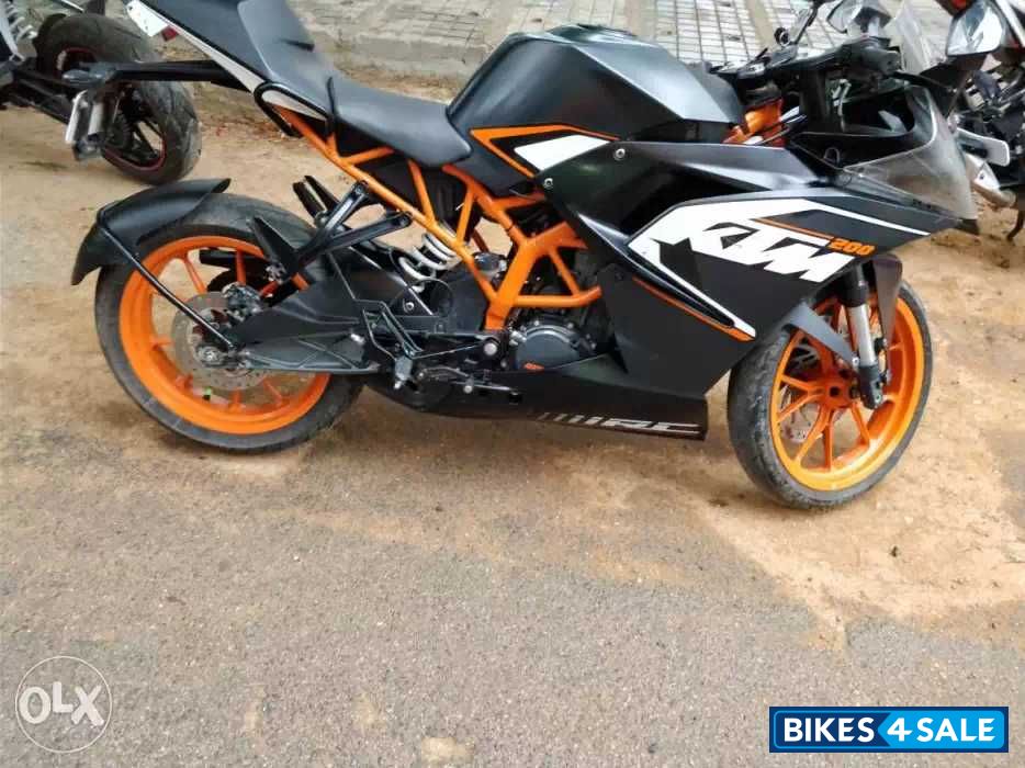 Black KTM RC 200