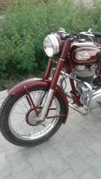 Red Royal Enfield Bullet Standard 350