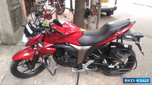 Red Suzuki Gixxer SP