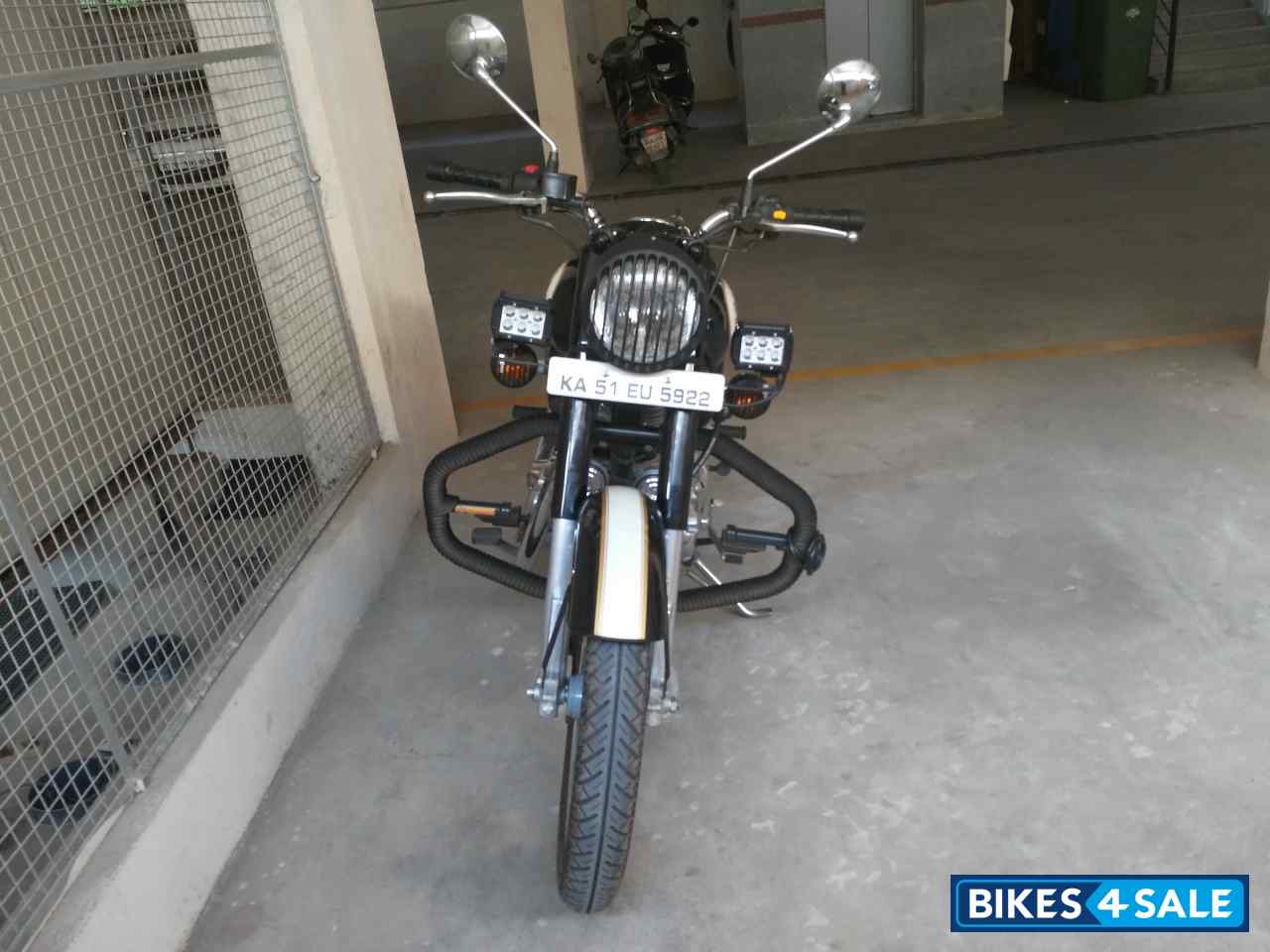 Black Royal Enfield Classic 500