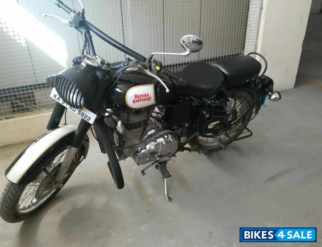 Black Royal Enfield Classic 500