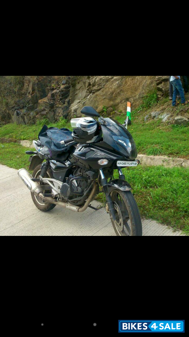 Black Bajaj Pulsar 220 DTSFi