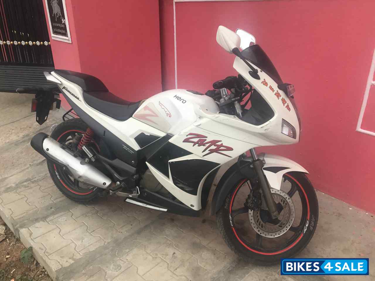 White Hero Karizma ZMR