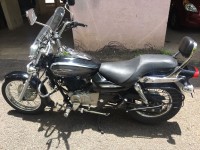 Black Bajaj Avenger Cruise 220