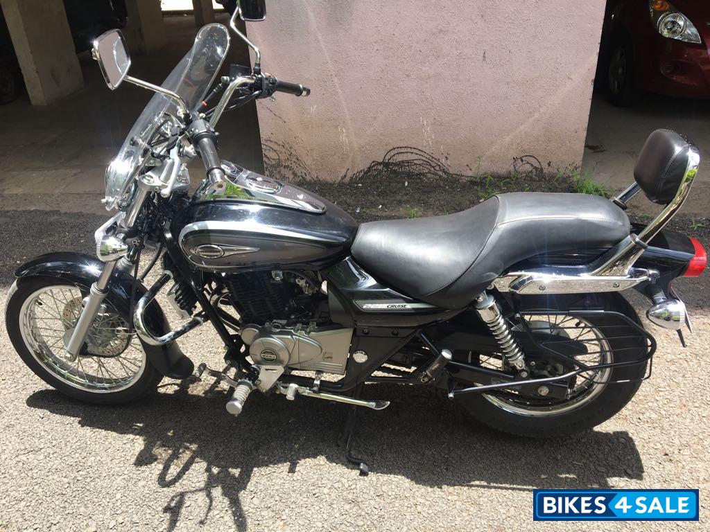 Black Bajaj Avenger Cruise 220 Black Bajaj Avenger Cruise 220