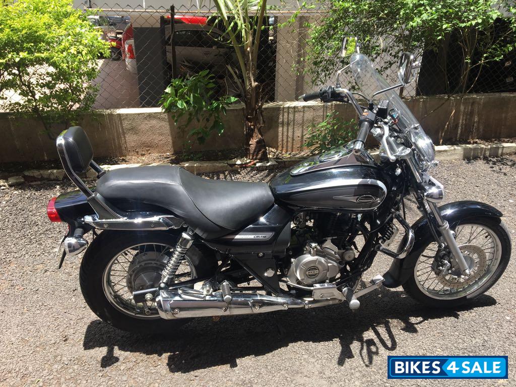 Black Bajaj Avenger Cruise 220 Black Bajaj Avenger Cruise 220