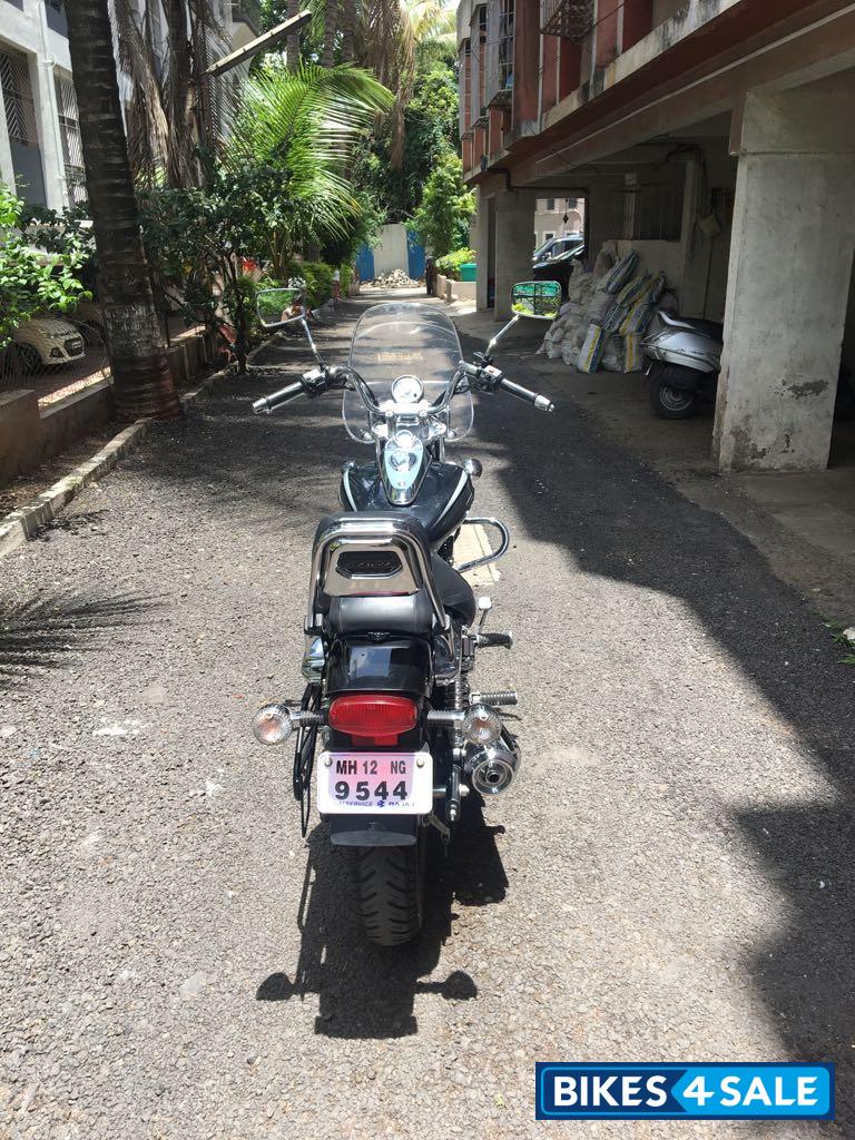 Black Bajaj Avenger Cruise 220 Black Bajaj Avenger Cruise 220