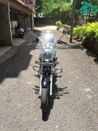 Black Bajaj Avenger Cruise 220