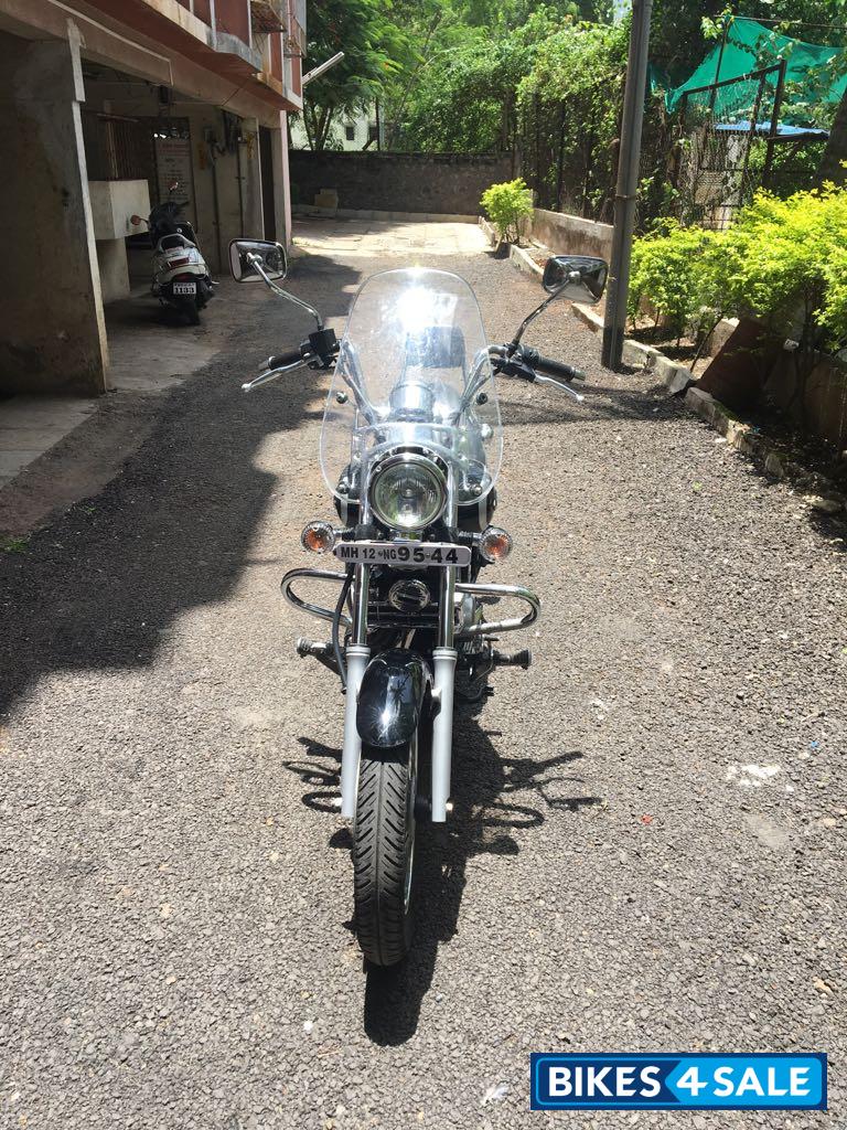 Black Bajaj Avenger Cruise 220 Black Bajaj Avenger Cruise 220